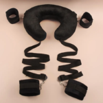 LiekkiX Jalkojen Sidontatyyny Kahleilla – BDSM Positioning Pillow