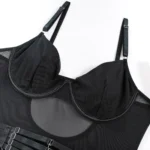 LiekkiX musta mesh bodysuit sukkanauhoilla ja käsineillä